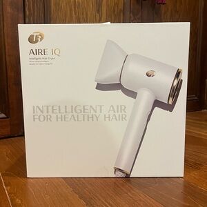 T3 Aire IQ Smart Hair Dryer with stand - never used
